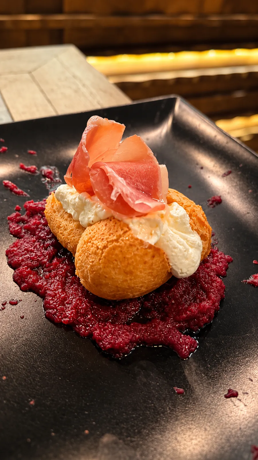 Antipasto con crudo e stracciatella