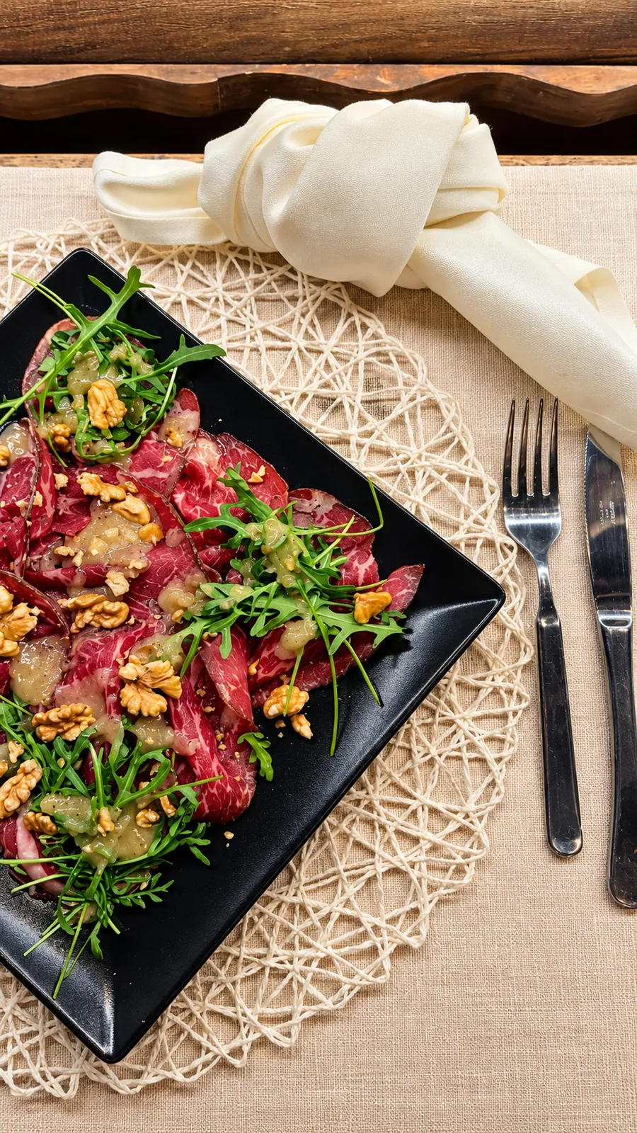 Carpaccio con rucola e noci